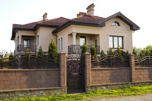 How to Choose the Right Type of Security Gate Installation for Your Home1