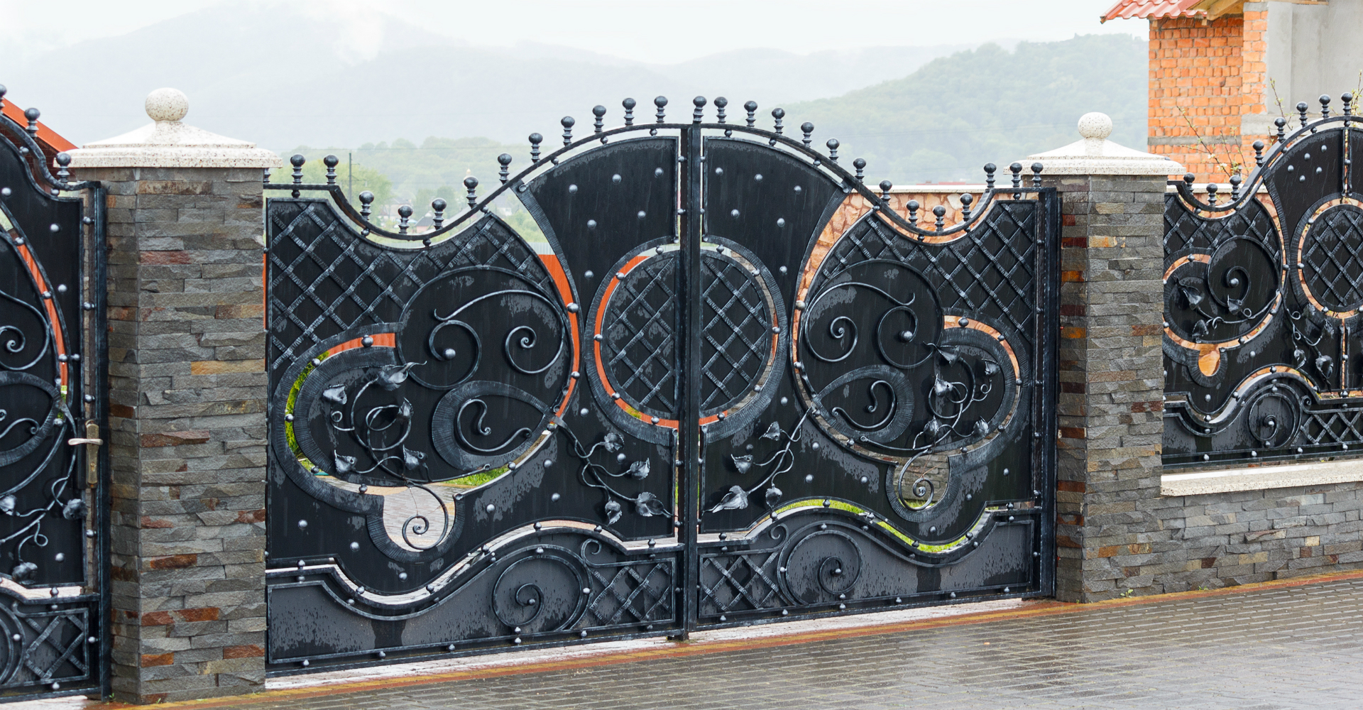 What is the Difference Between a Wrought Iron Gate and a Steel Fence