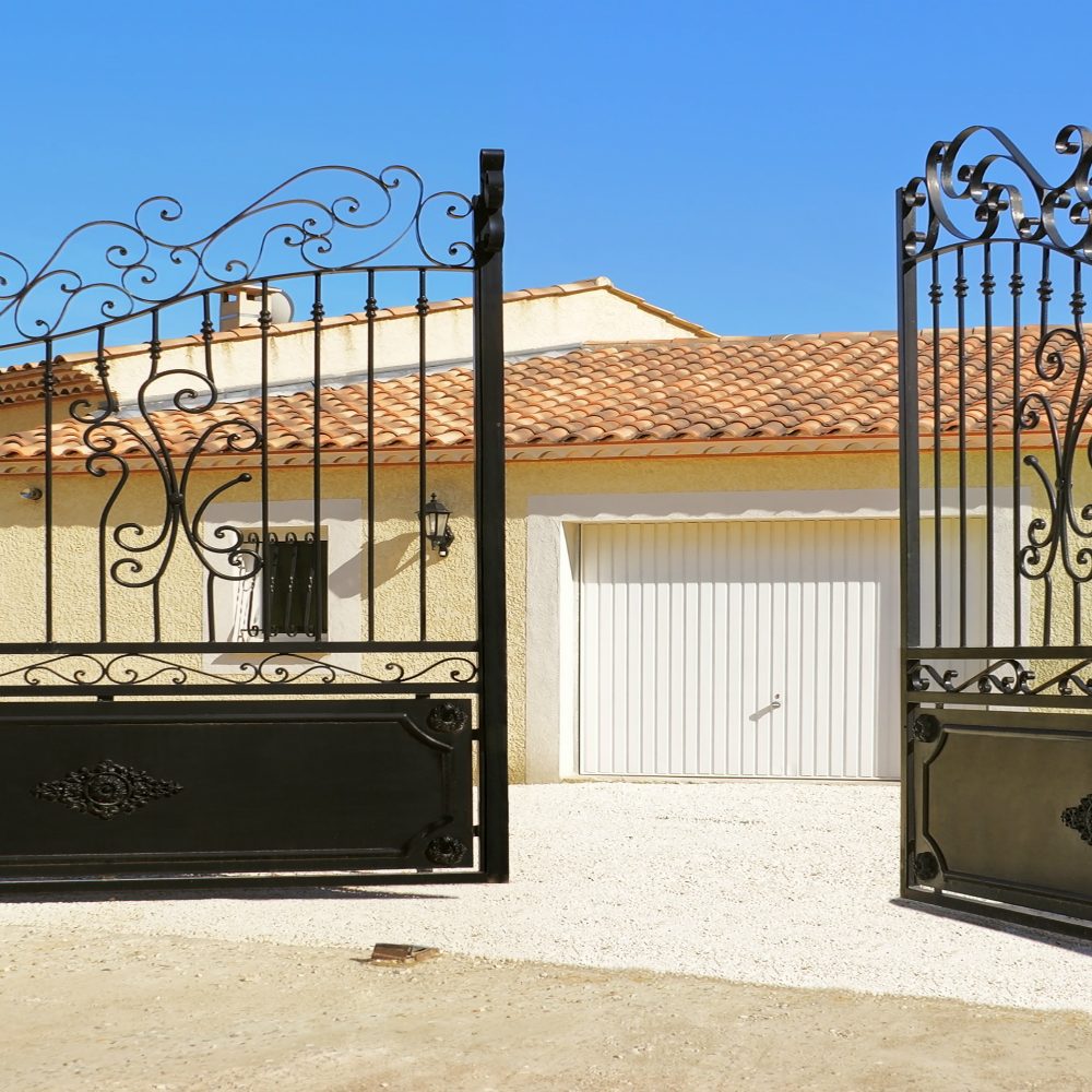 The Pros and Cons of Metal Gates vs Wood Gates