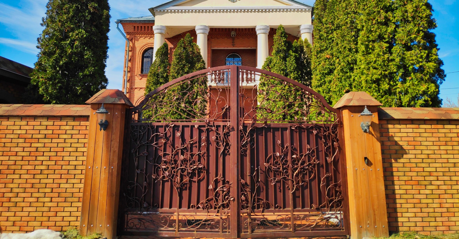 5 Simple Ways the Design for Your Iron Gates Can Make an Impact